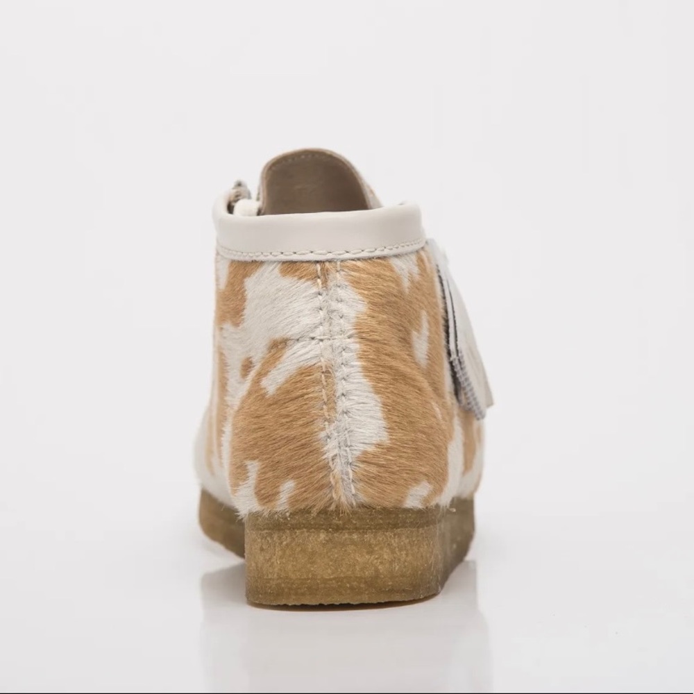 Clarks, Women's Wallabee Boot, Tan Cow Print, Brand New, 26165912 Size 10.5 - Picture 6 of 11